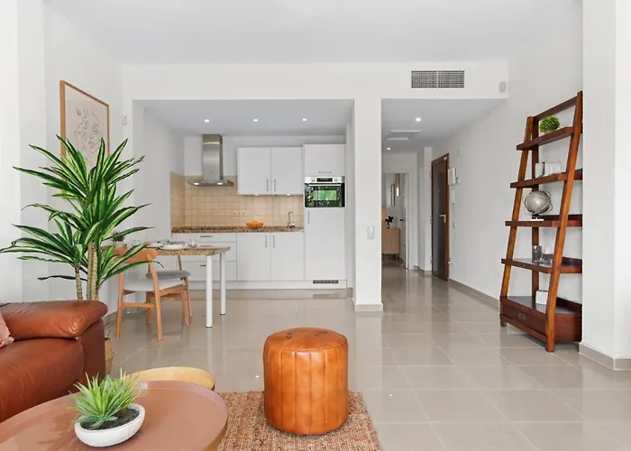 Junto Al Mar Ref 6 120 * ماربيا